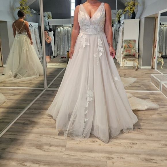 Brand New Wedding Dress